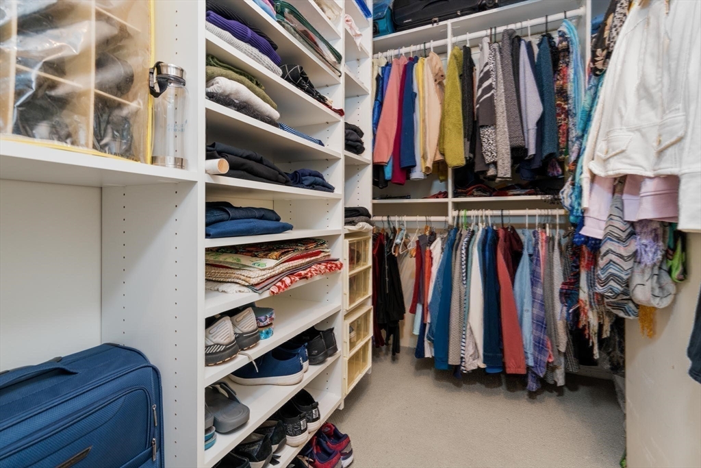 Newton, Massachusetts, 02467, United States, 2 Bedrooms Bedrooms, ,2 BathroomsBathrooms,Residential,For Sale,1987571