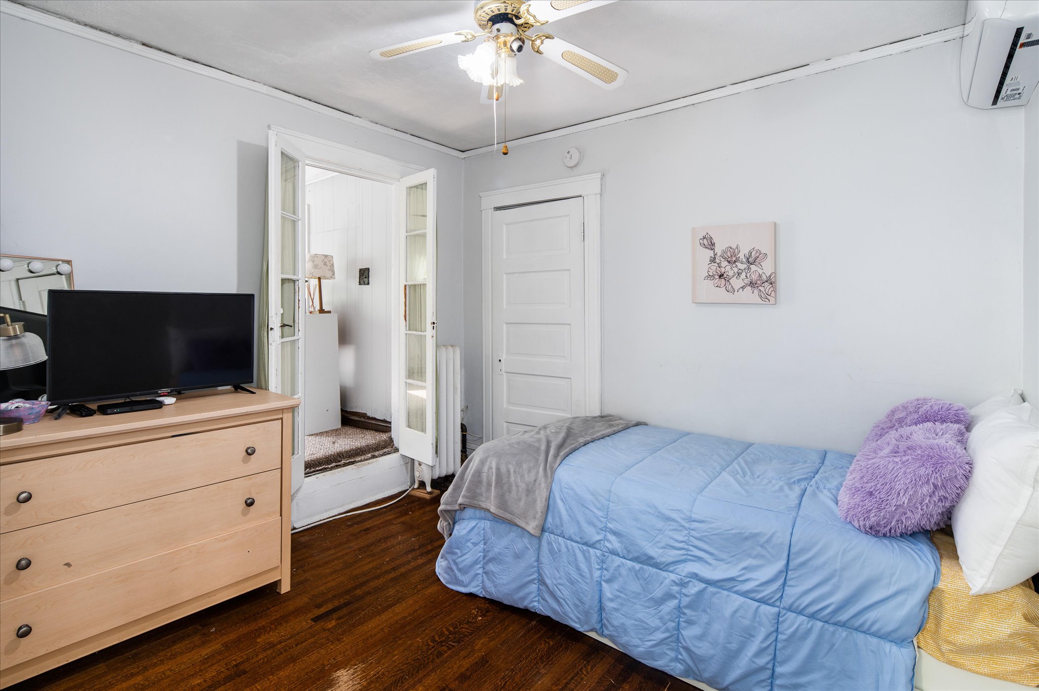  737 Bradley Street - 物件實景