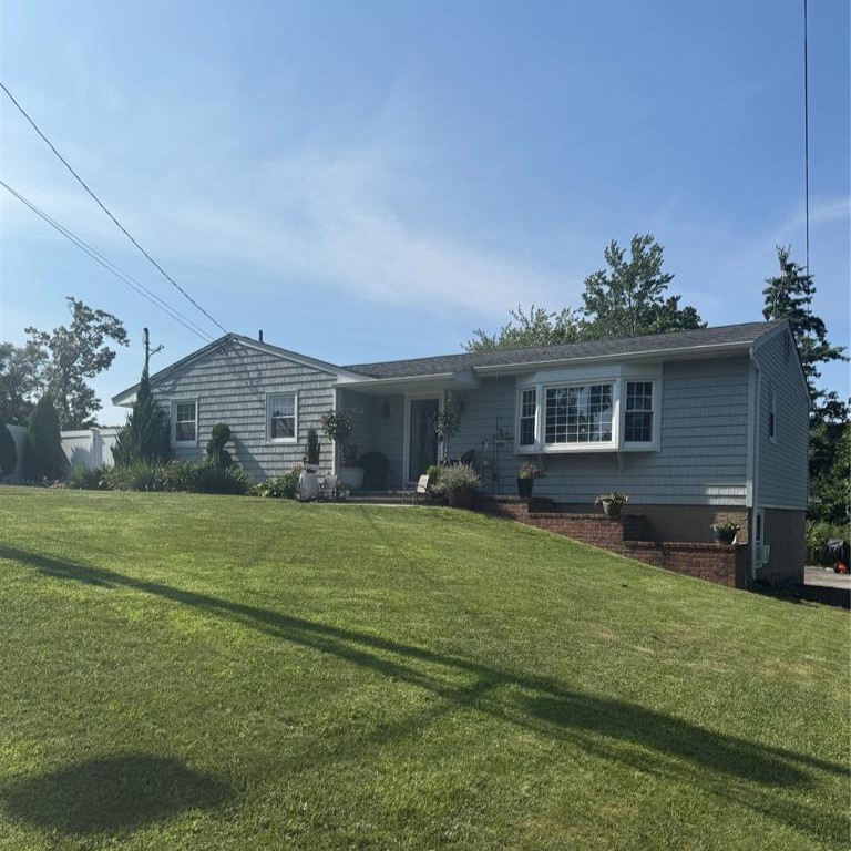 Ronkonkoma, New York, 11779, United States, 4 Bedrooms Bedrooms, ,2 BathroomsBathrooms,Residential,For Sale,1906484