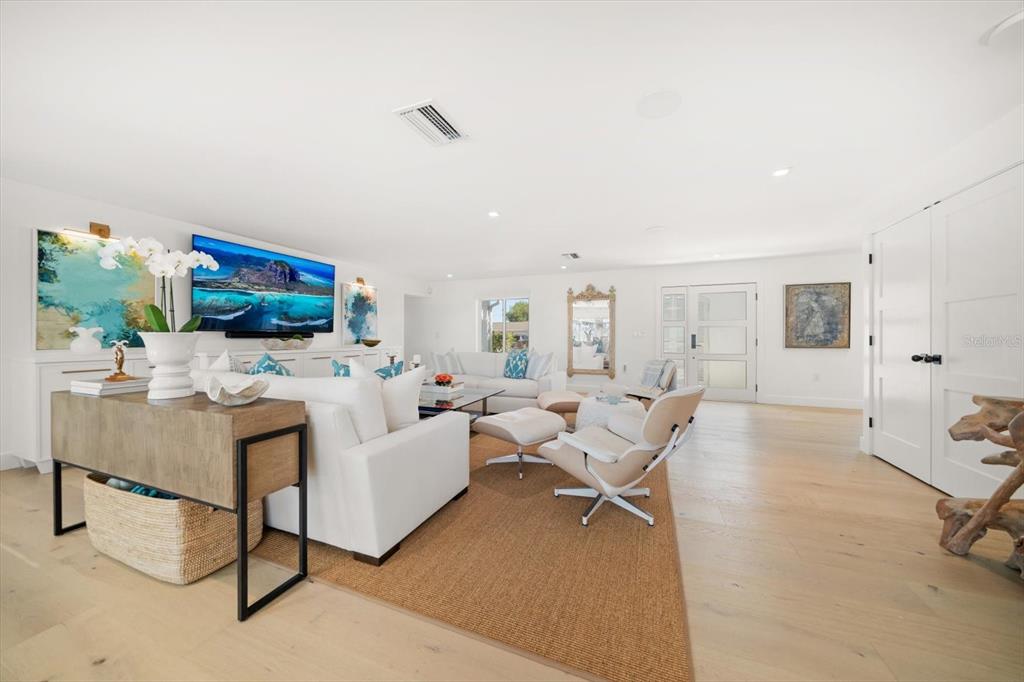 Largo, Florida, 33770, United States, 3 Bedrooms Bedrooms, ,4 BathroomsBathrooms,Residential,For Sale,1989168