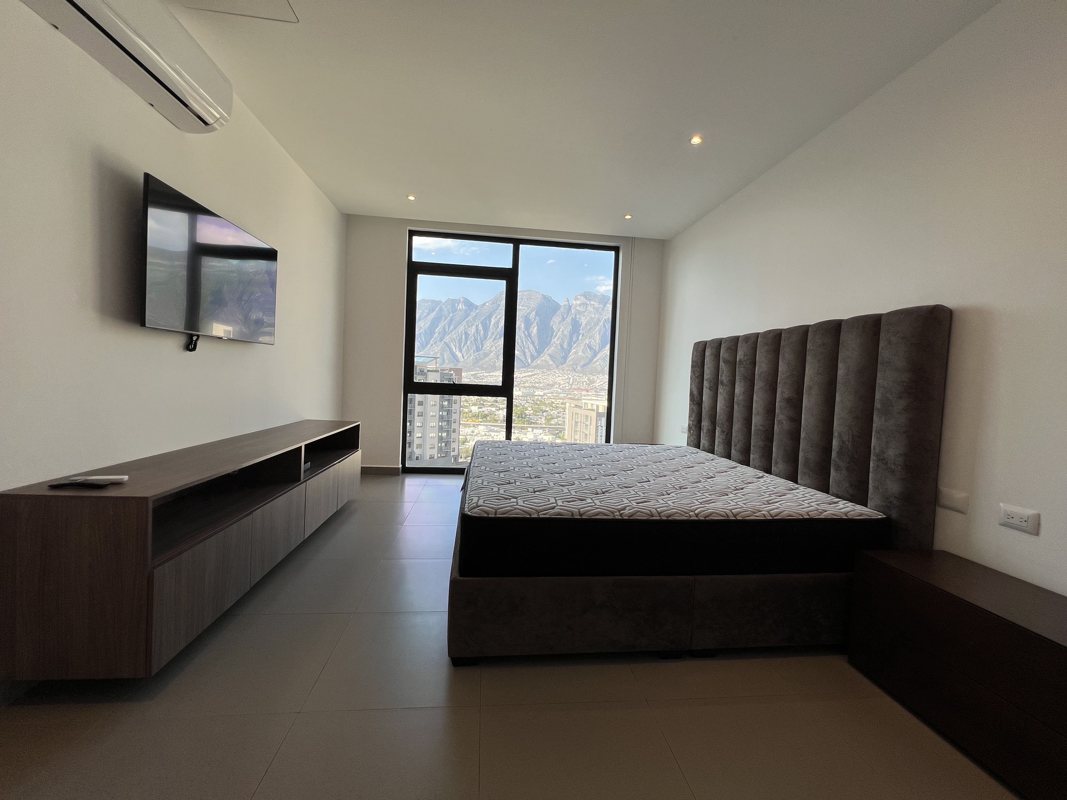  Modern Turnkey Apartment with Panoramic Mountain Views - 物件實景
