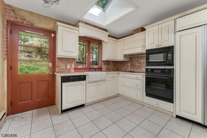 Bridgewater Twp., New Jersey, 07920, United States, 3 Bedrooms Bedrooms, ,2 BathroomsBathrooms,Residential,For Sale,1927151