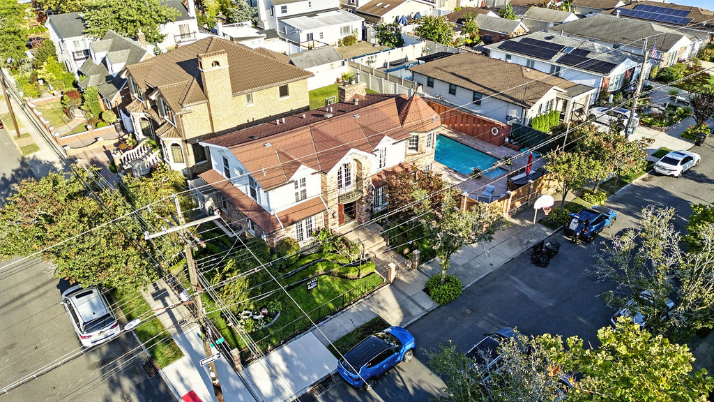 Howard Beach, New York, 11414, United States, 4 Bedrooms Bedrooms, ,4 BathroomsBathrooms,Residential,For Sale,1984168