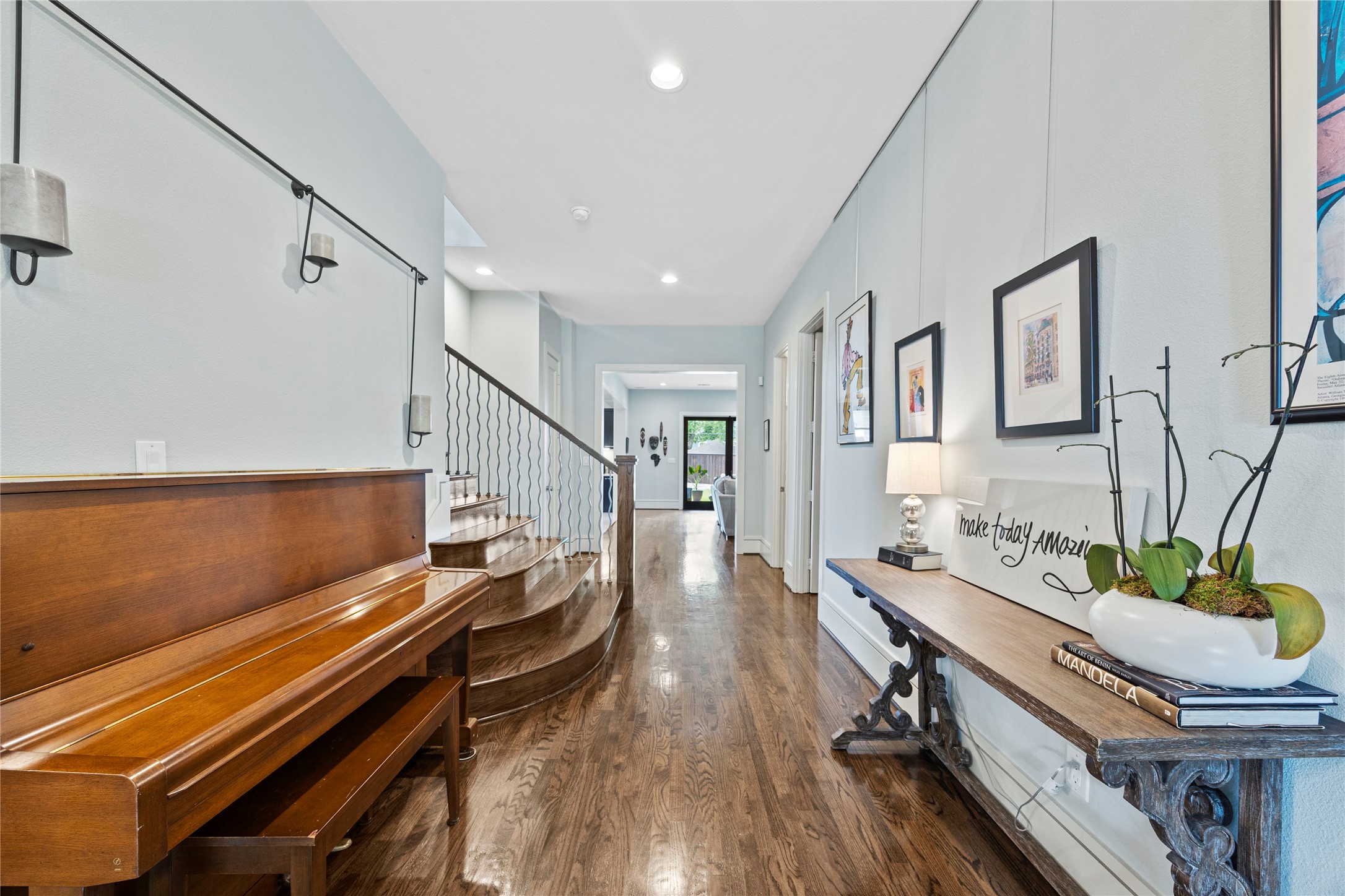 Dallas, Texas, 75214, United States, 4 Bedrooms Bedrooms, ,5 BathroomsBathrooms,Residential,For Sale,1794312