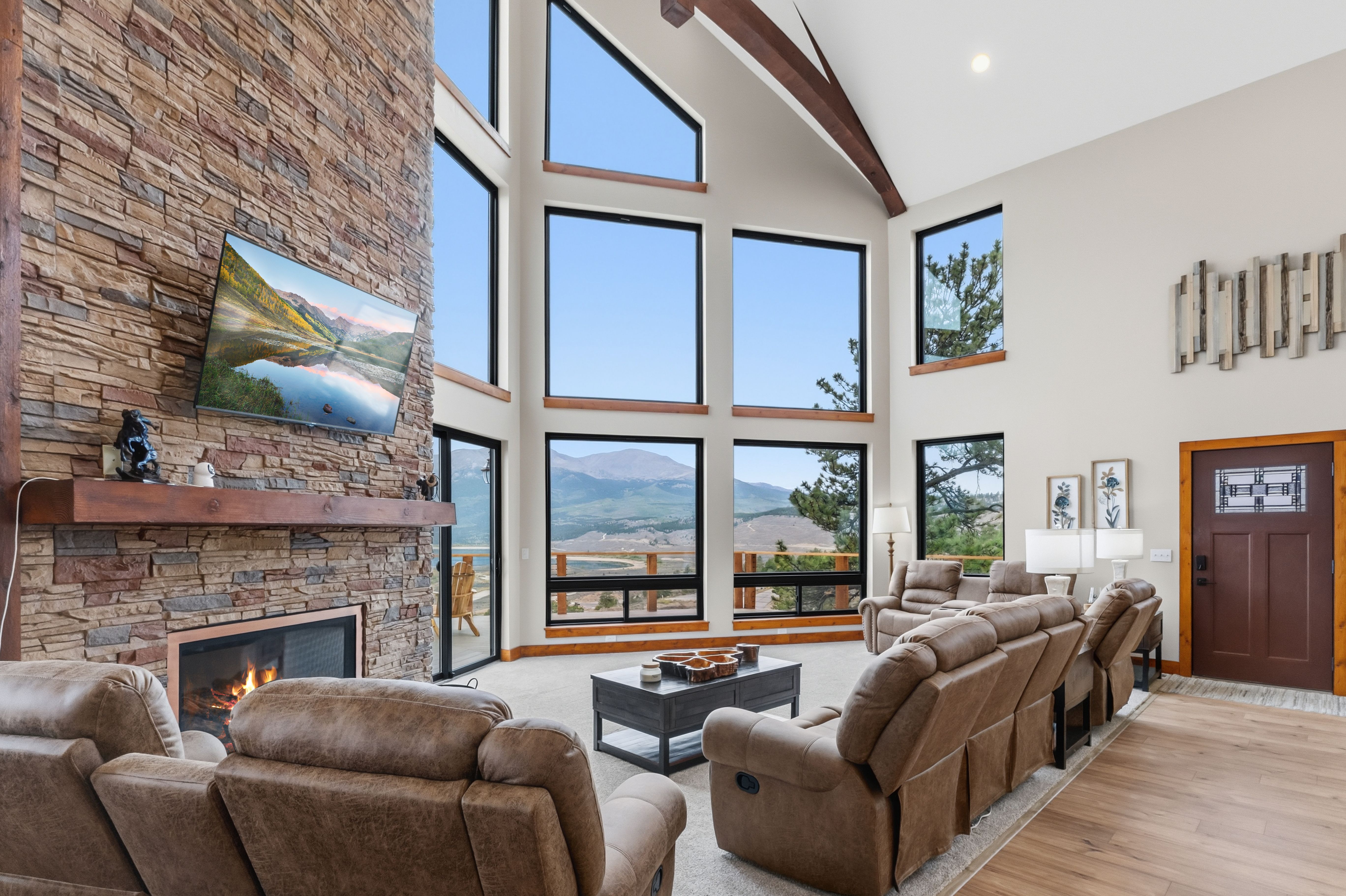  New Construction with Show-Stopping Twin Lakes Views - 物件實景