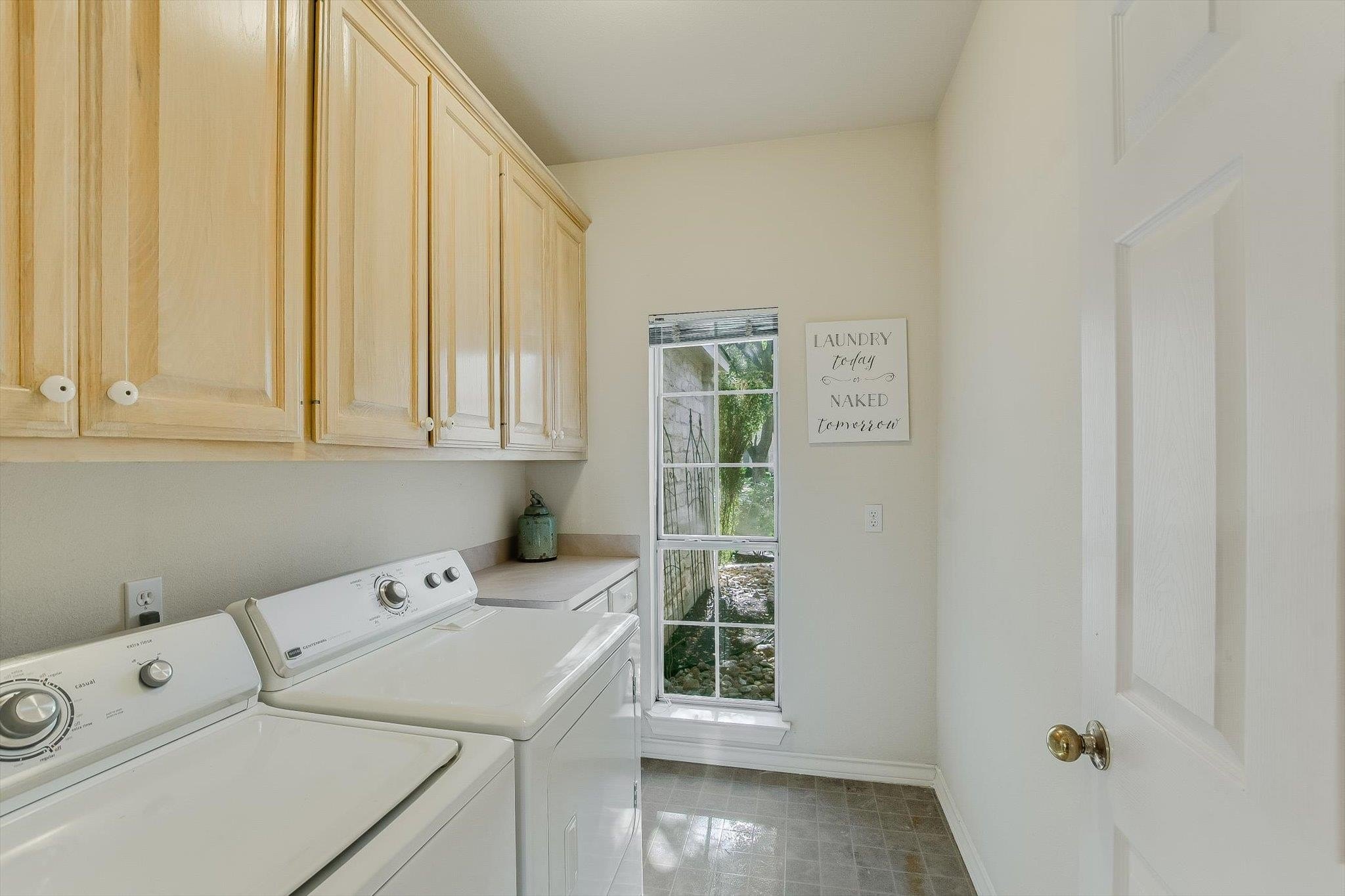 Georgetown, Texas, 78628, United States, 4 Bedrooms Bedrooms, ,4 BathroomsBathrooms,Residential,For Sale,2005701