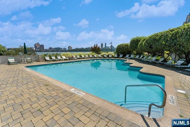 Edgewater, New Jersey, 07020, United States, 2 Bedrooms Bedrooms, ,2 BathroomsBathrooms,Residential,For Sale,1910959