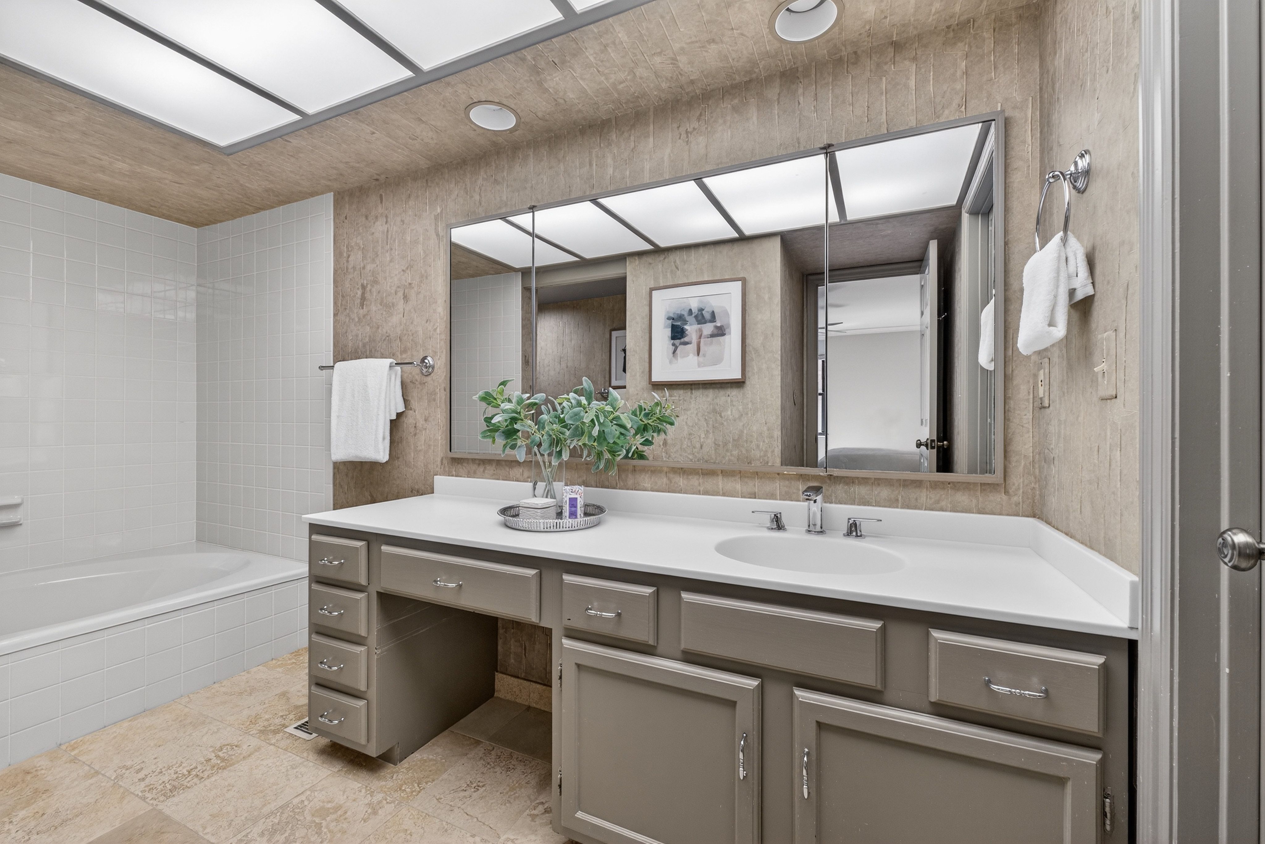  Charming Clayton Condo in an Exceptional Location - 物件實景