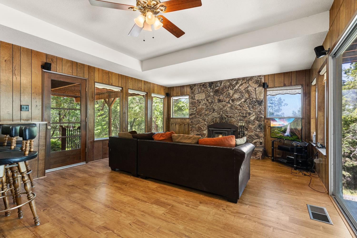 Colfax, California, 95713, United States, 4 Bedrooms Bedrooms, ,3 BathroomsBathrooms,Residential,For Sale,1927912