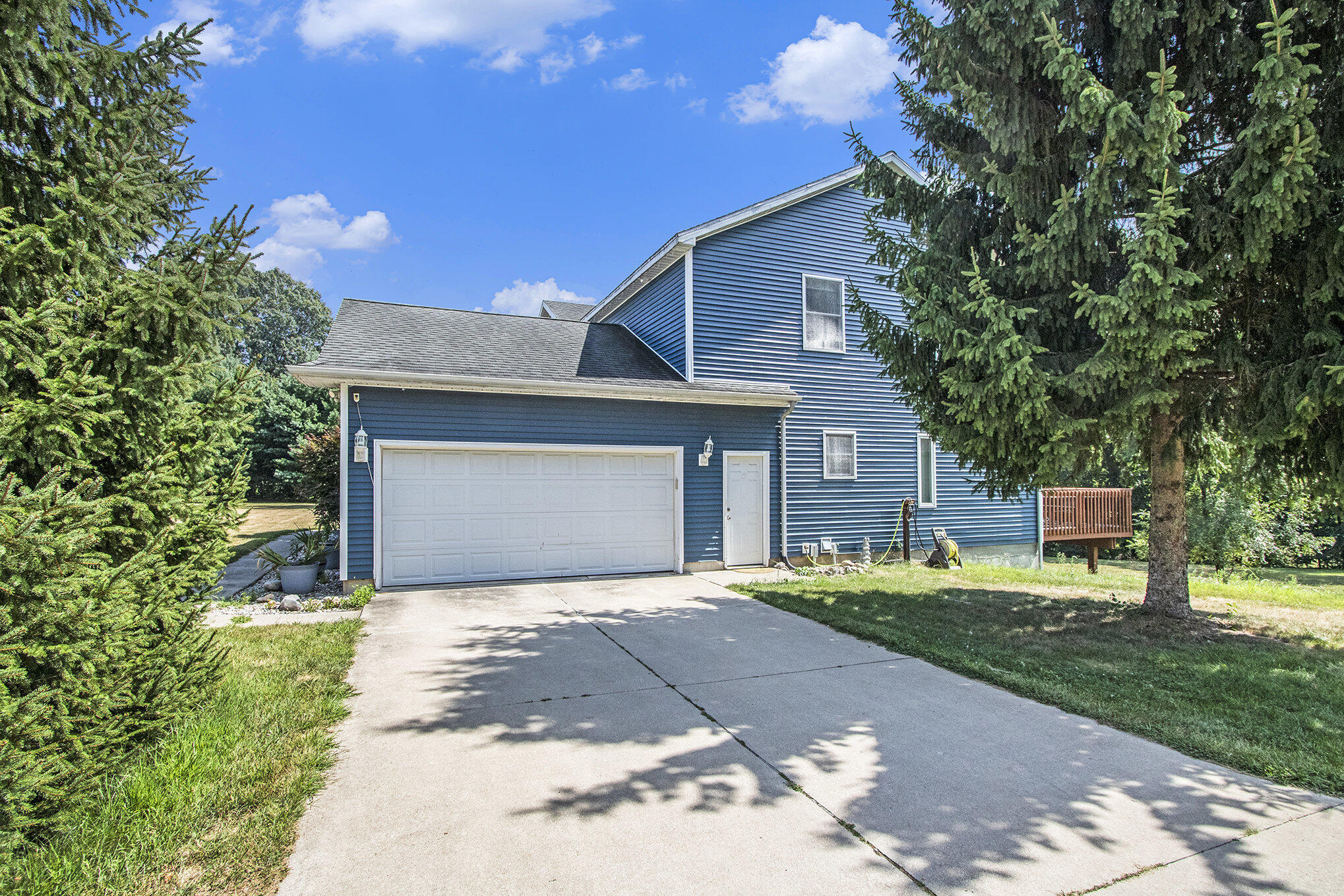 Edwardsburg, Michigan, 49112, United States, 6 Bedrooms Bedrooms, ,4 BathroomsBathrooms,Residential,For Sale,1940260