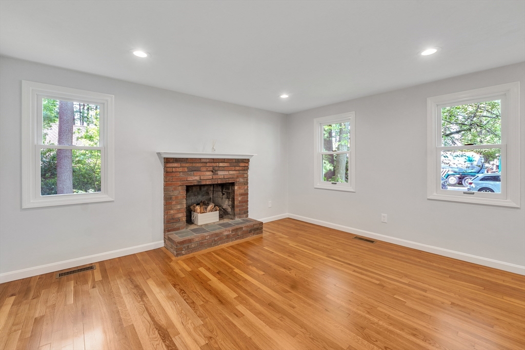 North Attleboro, Massachusetts, 02760, United States, 3 Bedrooms Bedrooms, ,Residential,For Sale,1872136