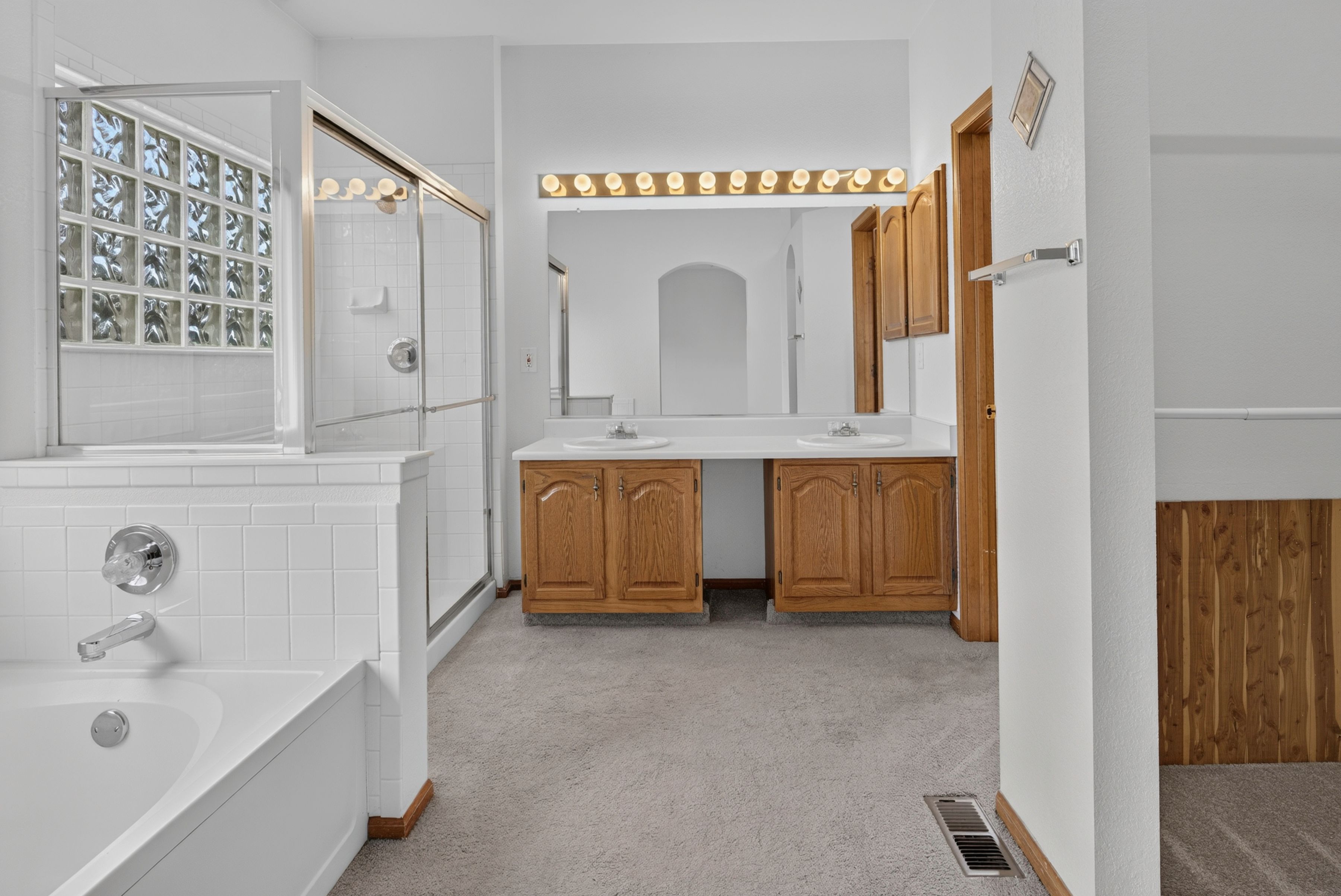  Lovingly Maintained Home in the Highly Sought-After Hunters Glen Community - 物件實景