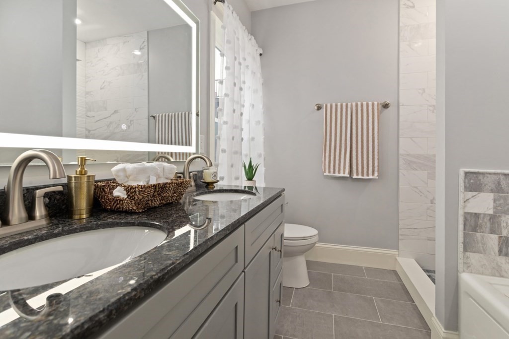 Somerville, Massachusetts, 02144, United States, 2 Bedrooms Bedrooms, ,2 BathroomsBathrooms,Residential,For Sale,1921483