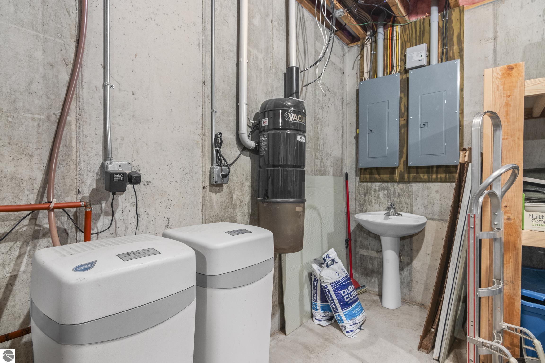 Traverse City, Michigan, 49696, United States, 4 Bedrooms Bedrooms, ,2 BathroomsBathrooms,Residential,For Sale,1975308