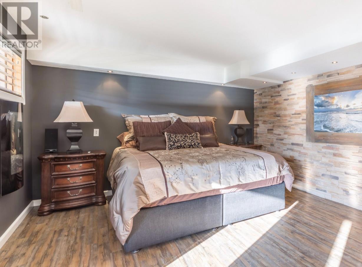 COLDSTREAM, British Columbia, V1B 2E1, CA, 10 Bedrooms Bedrooms, ,8 BathroomsBathrooms,Residential,For Sale,1948334