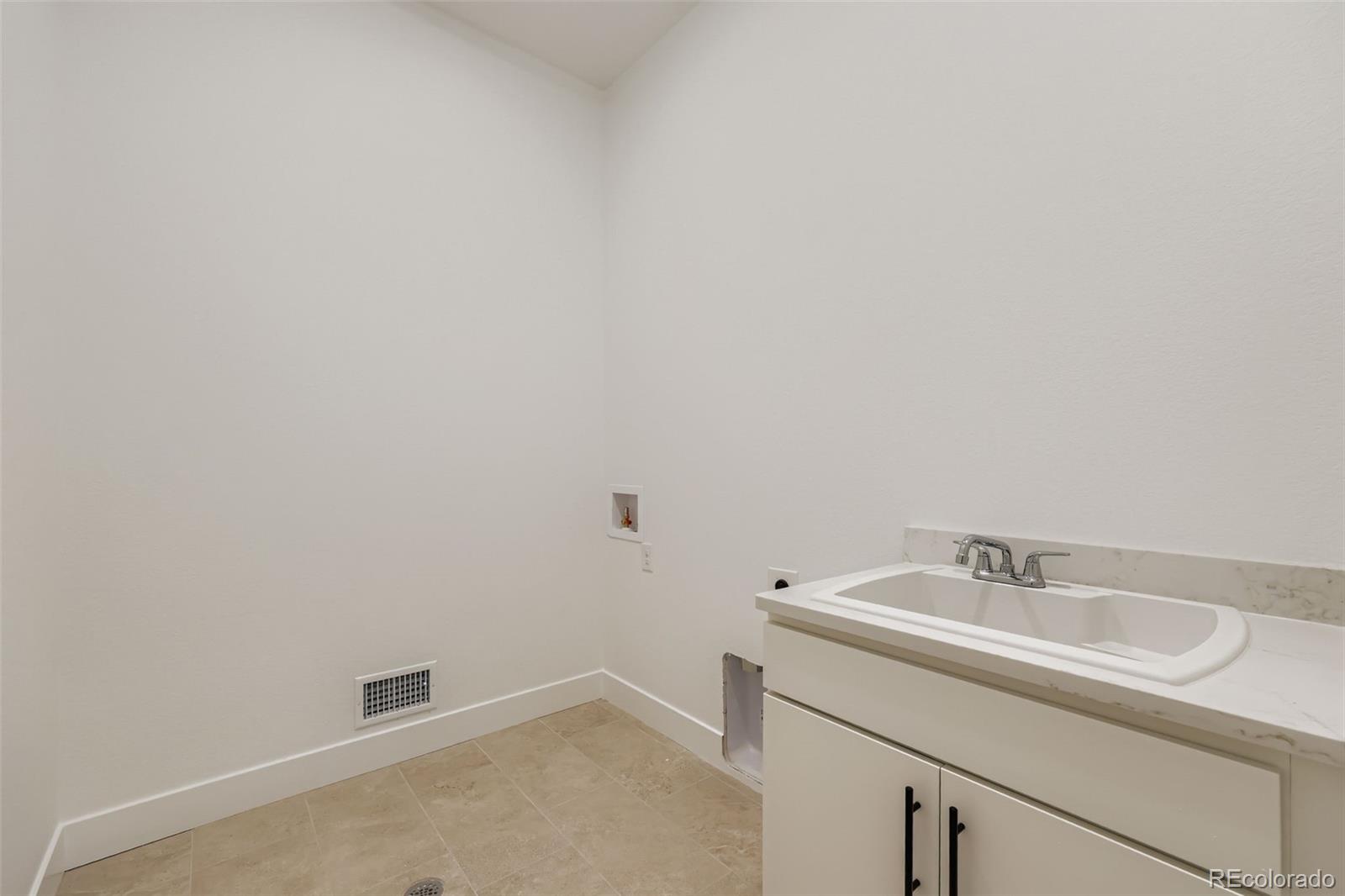 Castle Rock, Colorado, 80104, United States, 2 Bedrooms Bedrooms, ,2 BathroomsBathrooms,Residential,For Sale,1902187