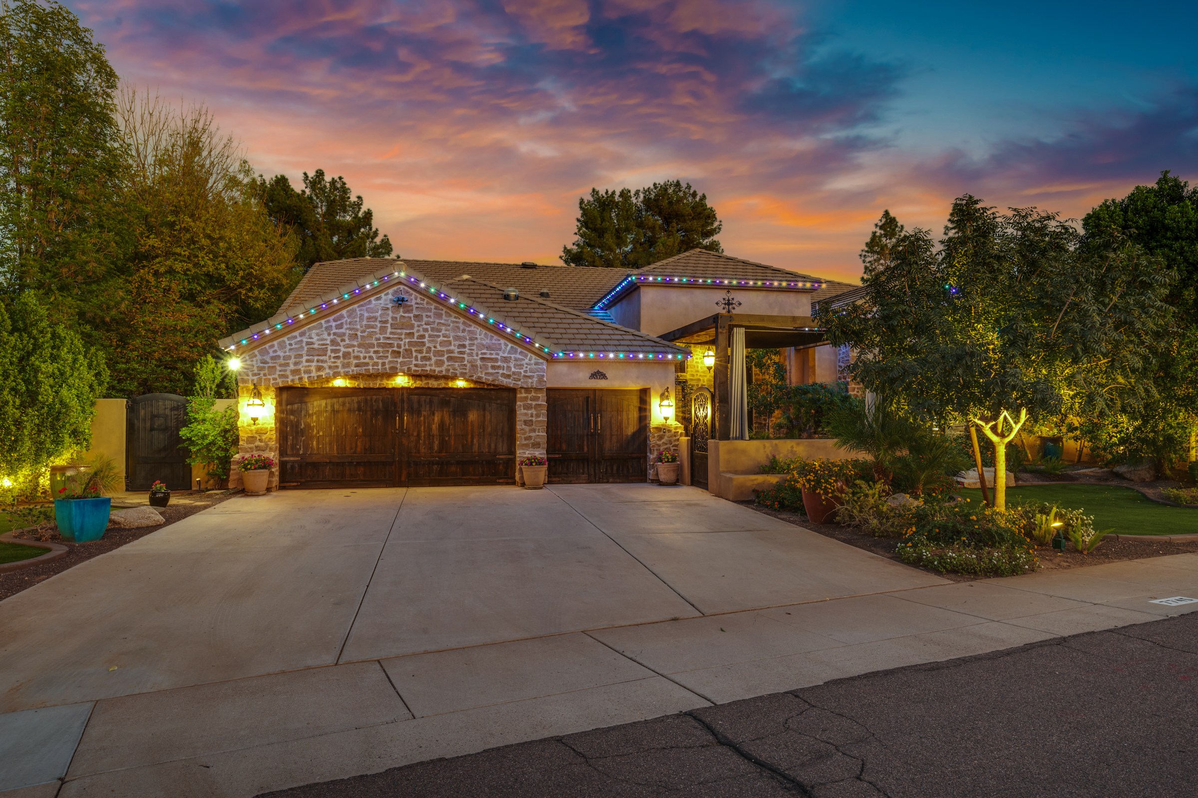 Tempe, Arizona, 85284, United States, 5 Bedrooms Bedrooms, ,3 BathroomsBathrooms,Residential,For Sale,1989924