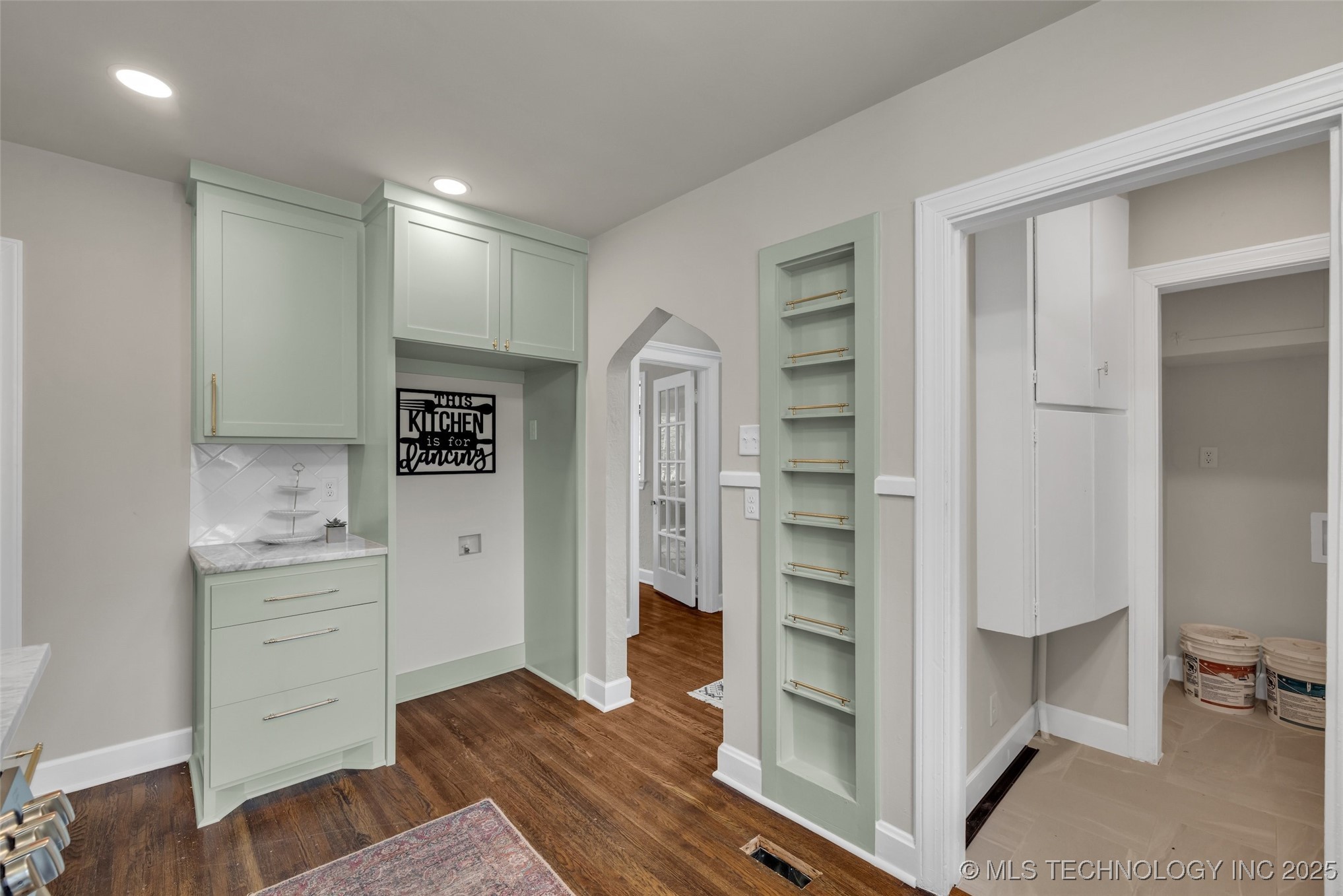 Tulsa, Oklahoma, 74104, United States, 3 Bedrooms Bedrooms, ,3 BathroomsBathrooms,Residential,For Sale,1890482