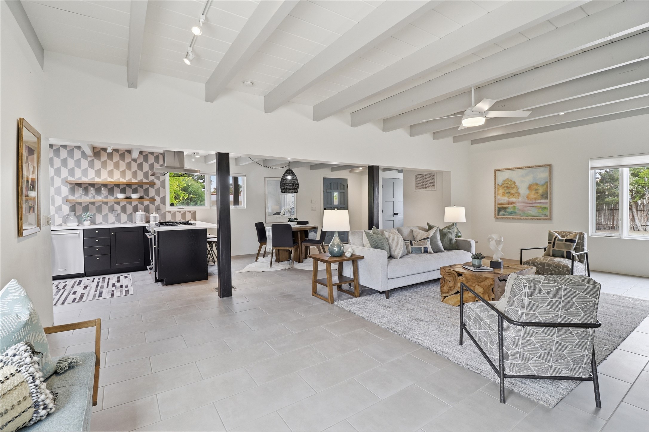  123 E. Lupita Road - 物件實景