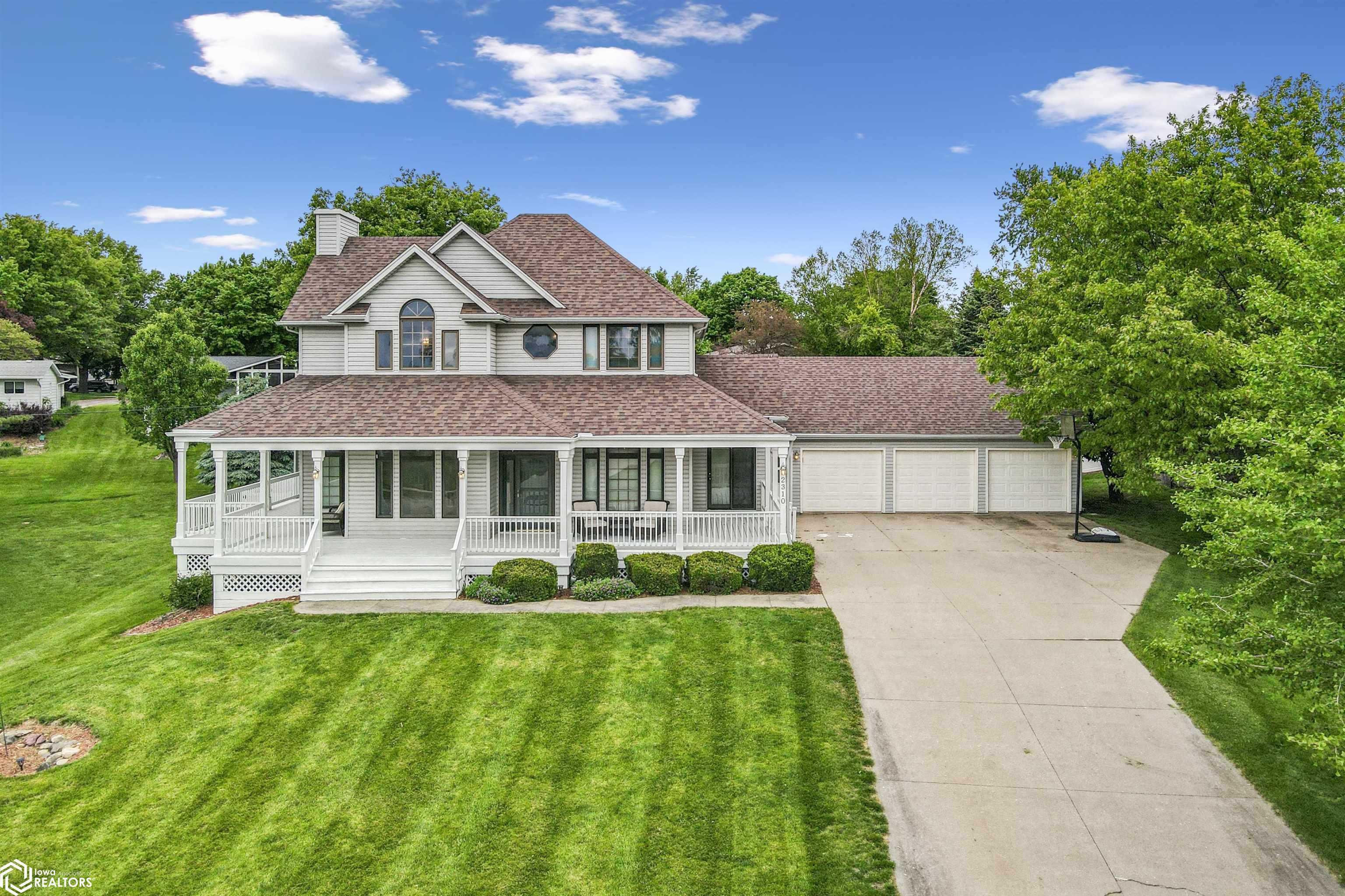 Marshalltown, Iowa, 50158, United States, 4 Bedrooms Bedrooms, ,4 BathroomsBathrooms,Residential,For Sale,1980517