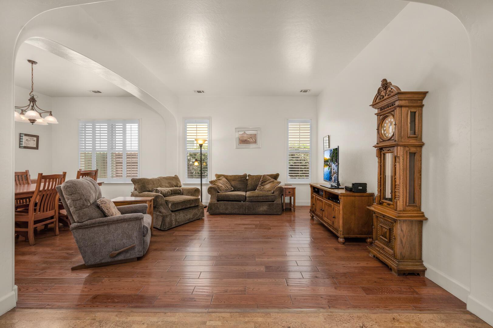 Visalia, California, 93291, United States, 4 Bedrooms Bedrooms, ,3 BathroomsBathrooms,Residential,For Sale,2009986