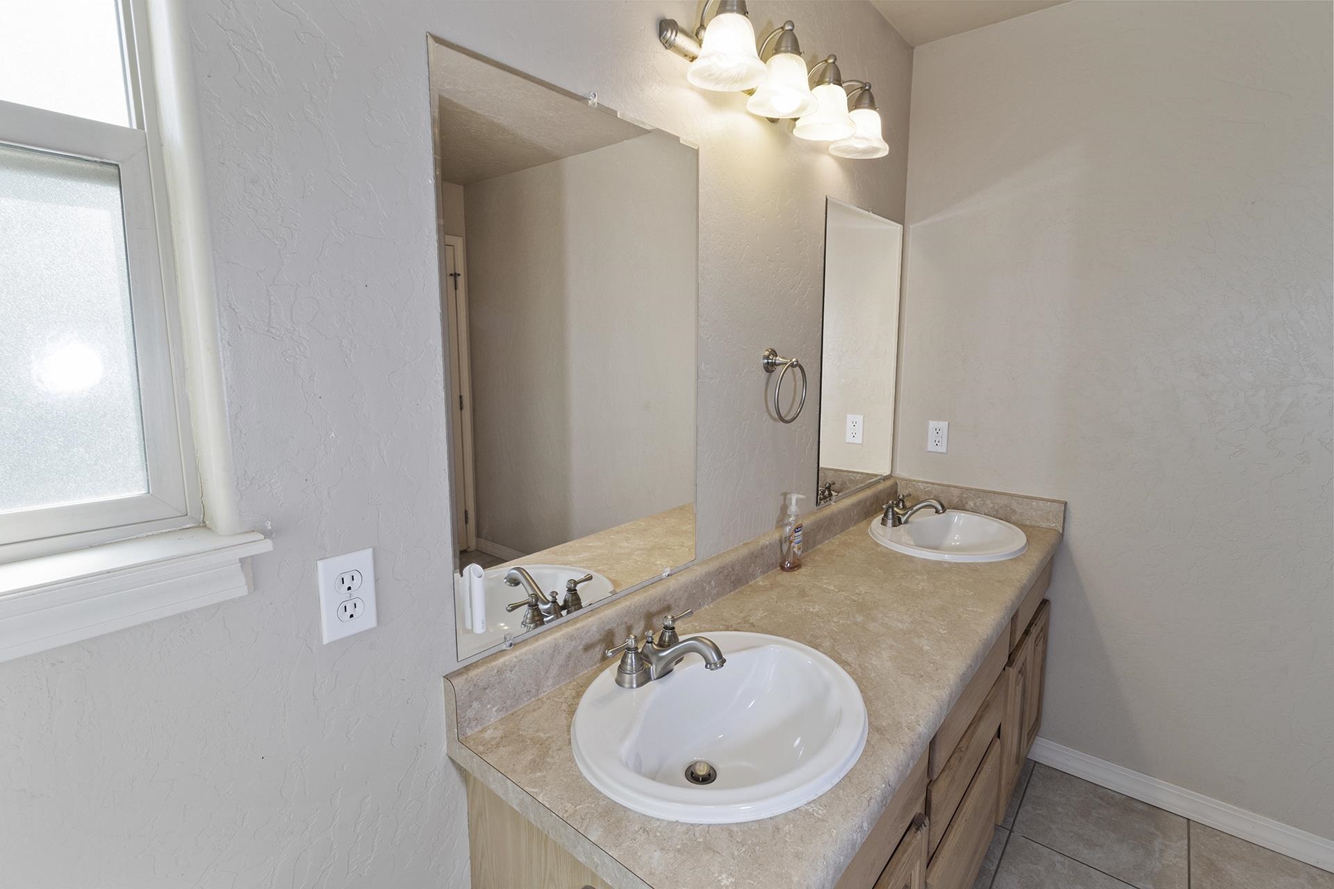 Fruita, Colorado, 81521, United States, 5 Bedrooms Bedrooms, ,3 BathroomsBathrooms,Residential,For Sale,1982065