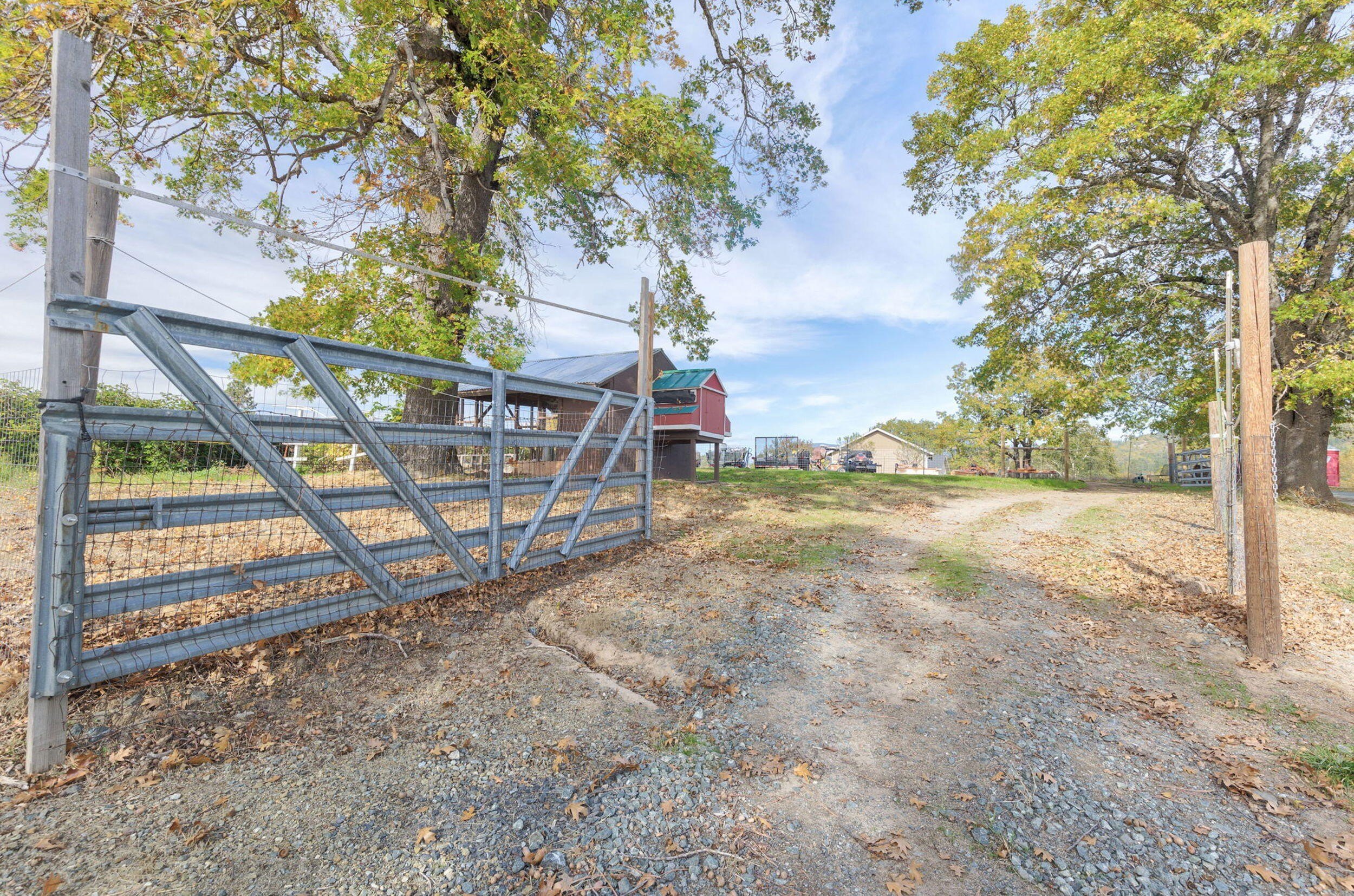 Grants Pass, Oregon, 97526, United States, 4 Bedrooms Bedrooms, ,6 BathroomsBathrooms,Residential,For Sale,1765933