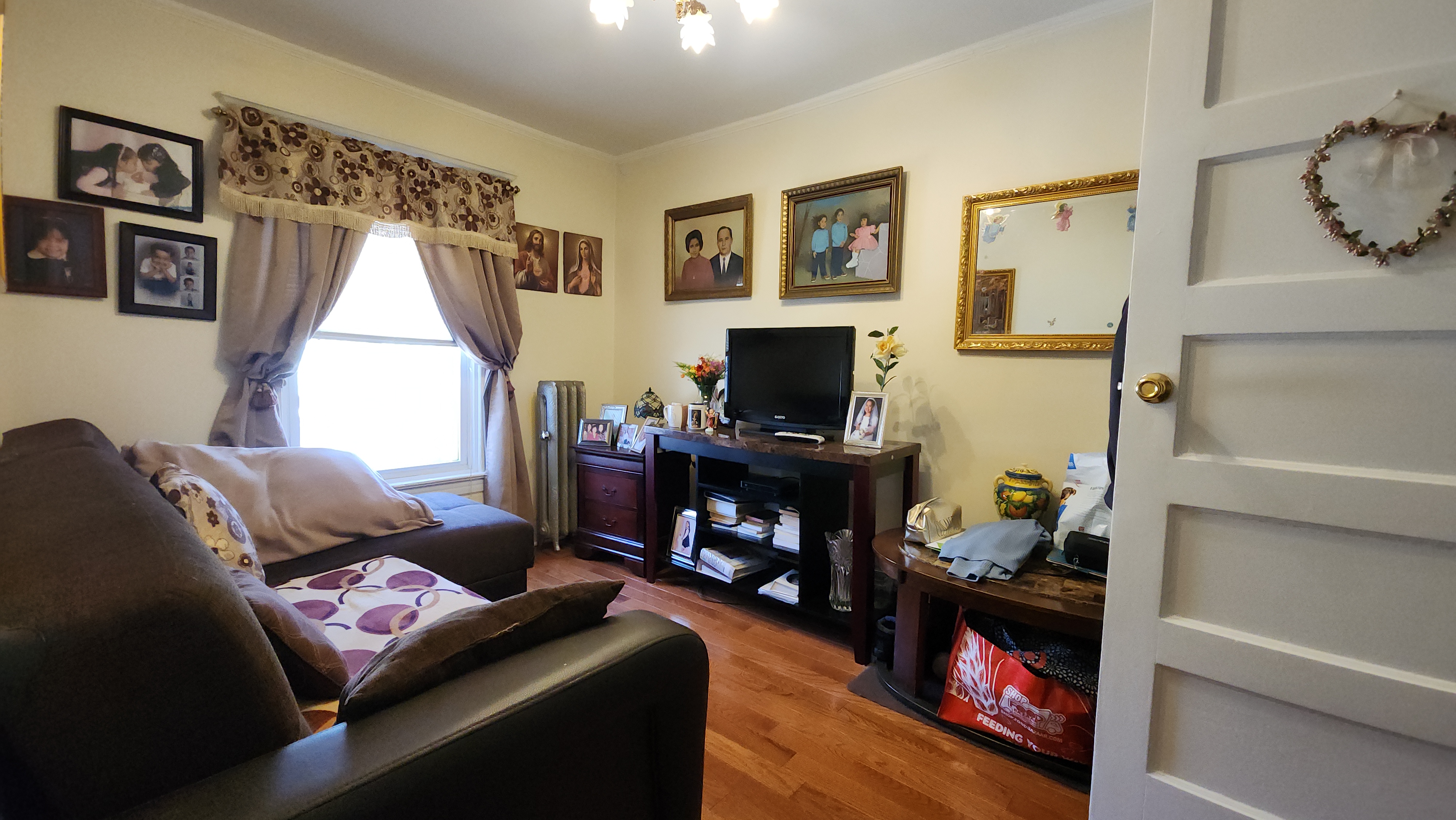 Elmhurst, New York, 11373, United States, 10 Bedrooms Bedrooms, ,3 BathroomsBathrooms,Residential,For Sale,1895054