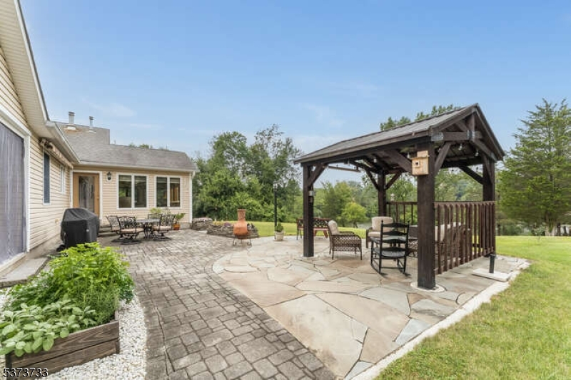 Columbia, New Jersey, 07832, United States, 3 Bedrooms Bedrooms, ,3 BathroomsBathrooms,Residential,For Sale,1977170