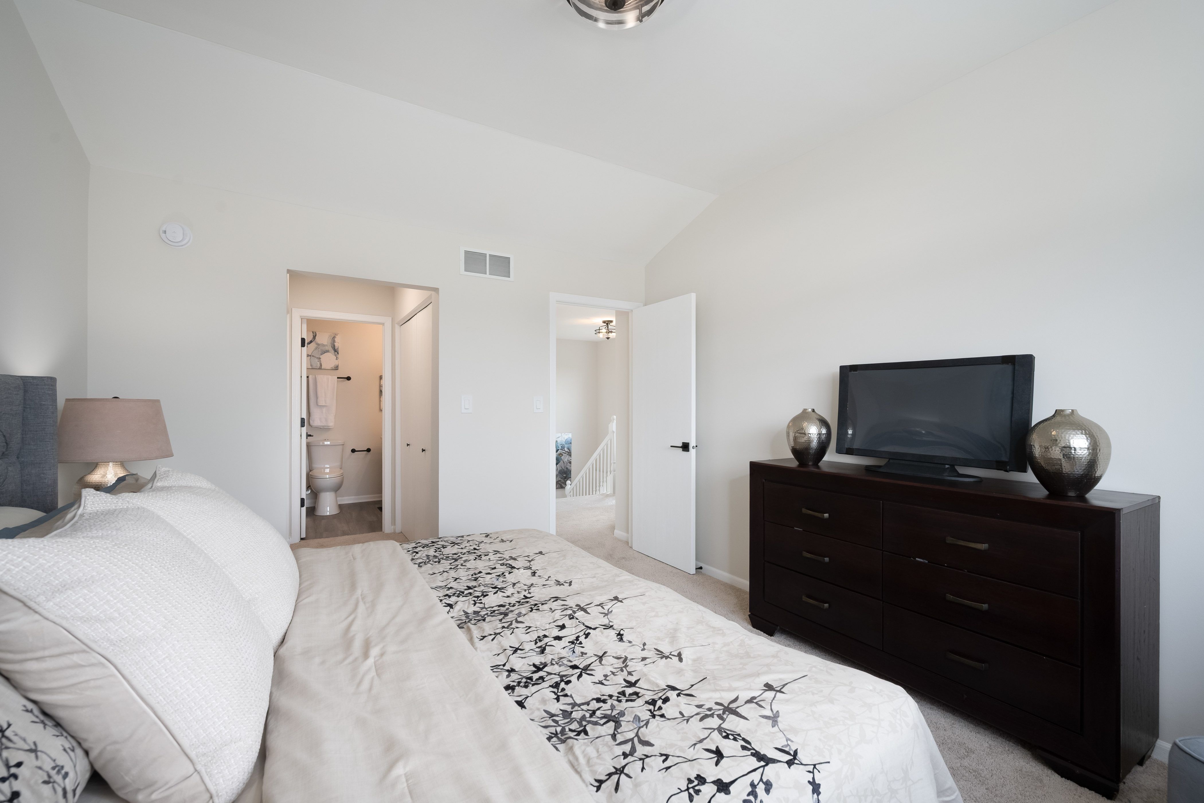  Two Story Townhome With Modern Finishes - 物件實景