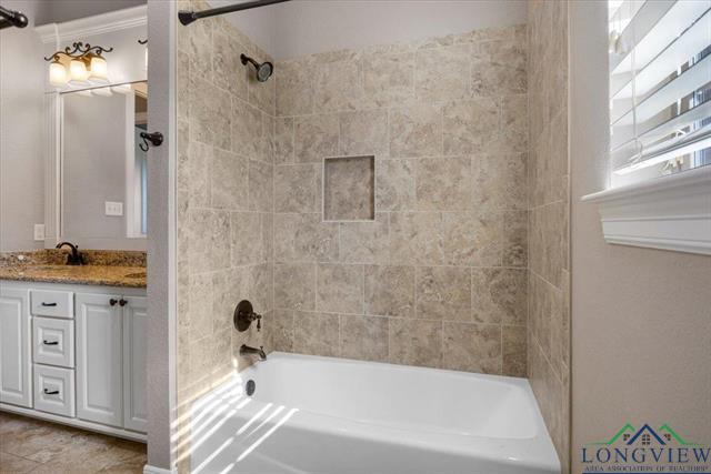 Longview, Texas, 75602, United States, 4 Bedrooms Bedrooms, ,3 BathroomsBathrooms,Residential,For Sale,1970791