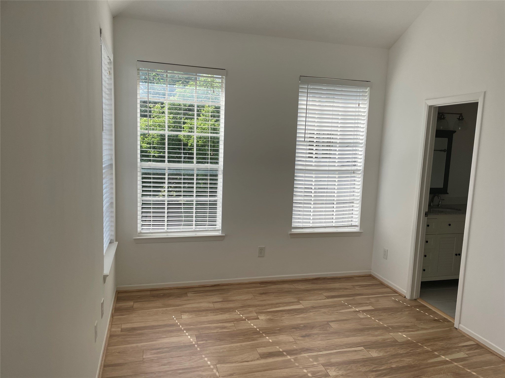 Houston, Texas, 77057, United States, 3 Bedrooms Bedrooms, ,3 BathroomsBathrooms,Residential,For Sale,1921662