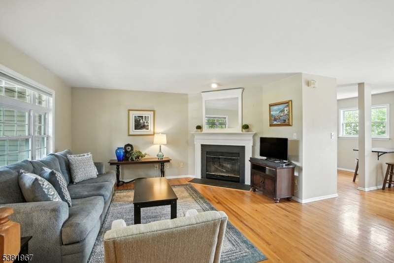 Berkeley Heights Twp., New Jersey, 07922, United States, 2 Bedrooms Bedrooms, ,3 BathroomsBathrooms,Residential,For Sale,1939510