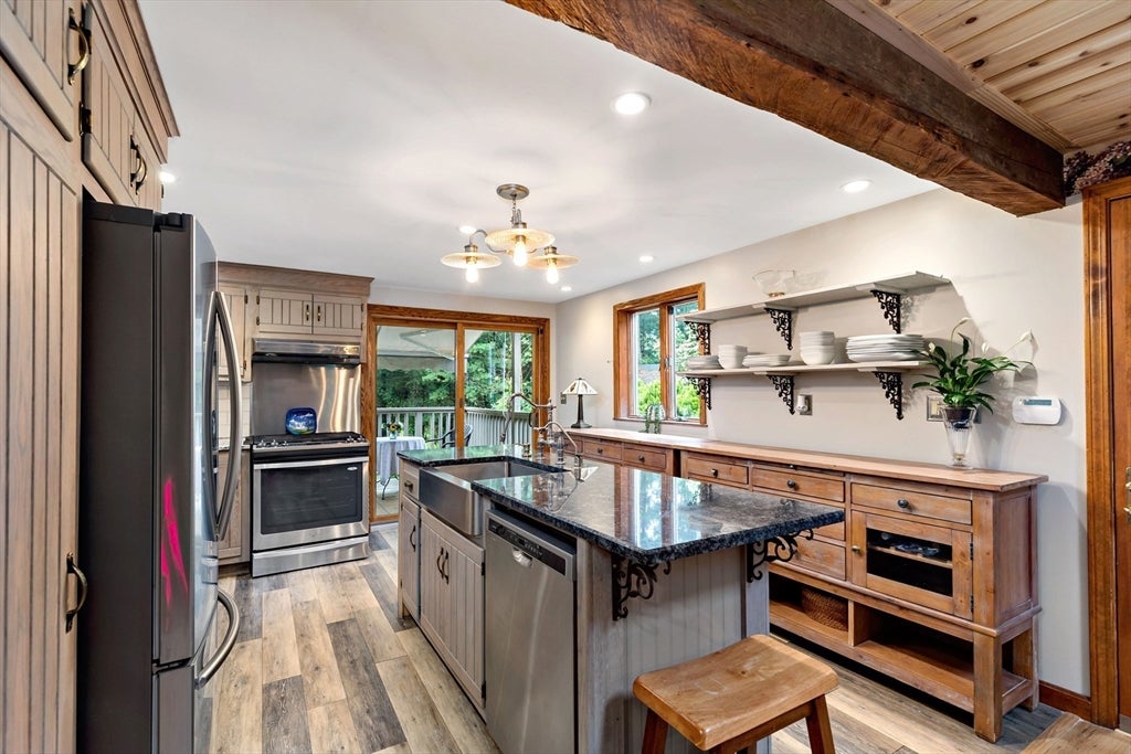 Kingston, Massachusetts, 02364, United States, 3 Bedrooms Bedrooms, ,2 BathroomsBathrooms,Residential,For Sale,1975778