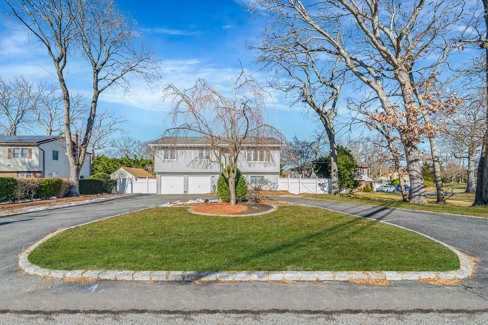 Ronkonkoma, New York, 11779, United States, 4 Bedrooms Bedrooms, ,2 BathroomsBathrooms,Residential,For Sale,2009312