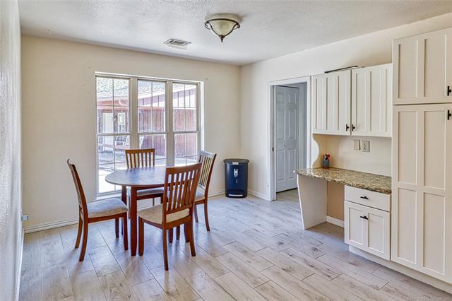 Eufaula, Oklahoma, 74432, United States, 3 Bedrooms Bedrooms, ,3 BathroomsBathrooms,Residential,For Sale,1987326