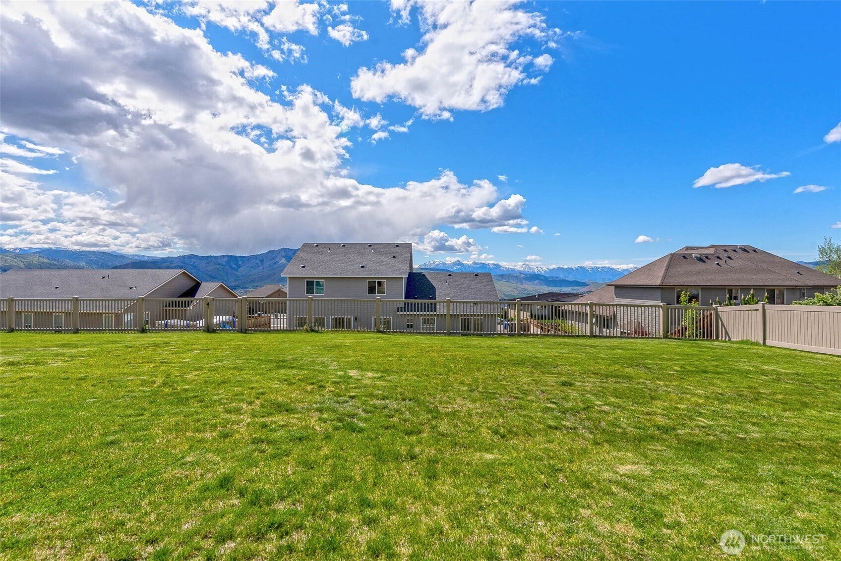 East Wenatchee, Washington, 98802, United States, 3 Bedrooms Bedrooms, ,3 BathroomsBathrooms,Residential,For Sale,1805668