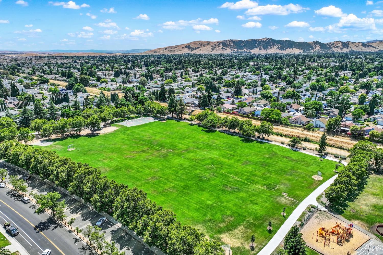 Vacaville, California, 95687, United States, 4 Bedrooms Bedrooms, ,3 BathroomsBathrooms,Residential,For Sale,1856071