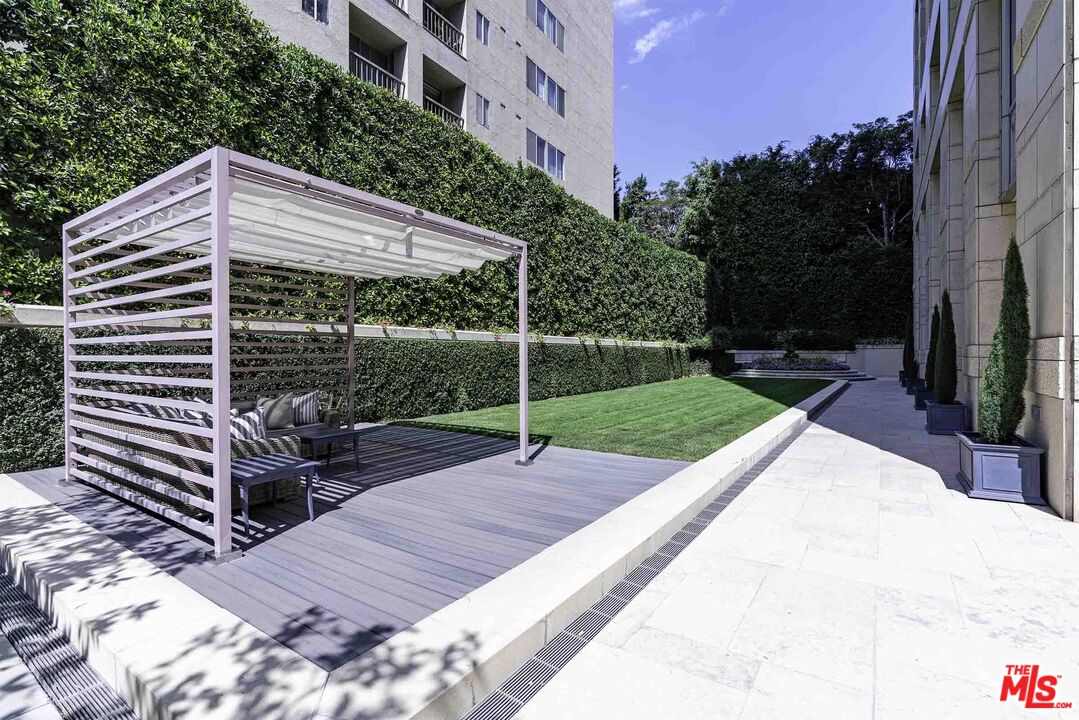 Los Angeles, California, 90024, United States, 2 Bedrooms Bedrooms, ,3 BathroomsBathrooms,Residential,For Sale,1840834