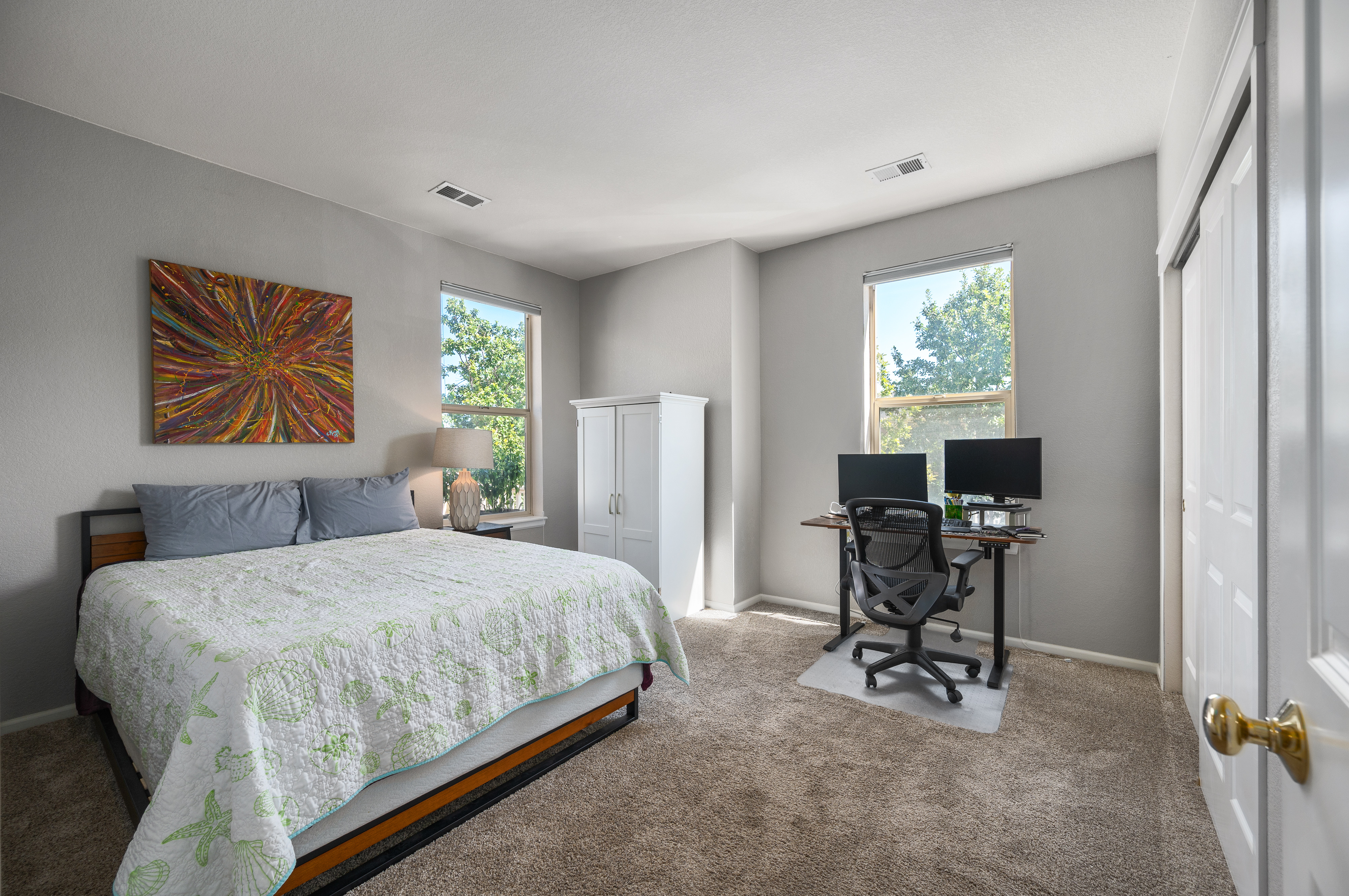  Beautifully Designed 2nd-floor Condo in Sought-after Community of Edgewater Park - 物件實景