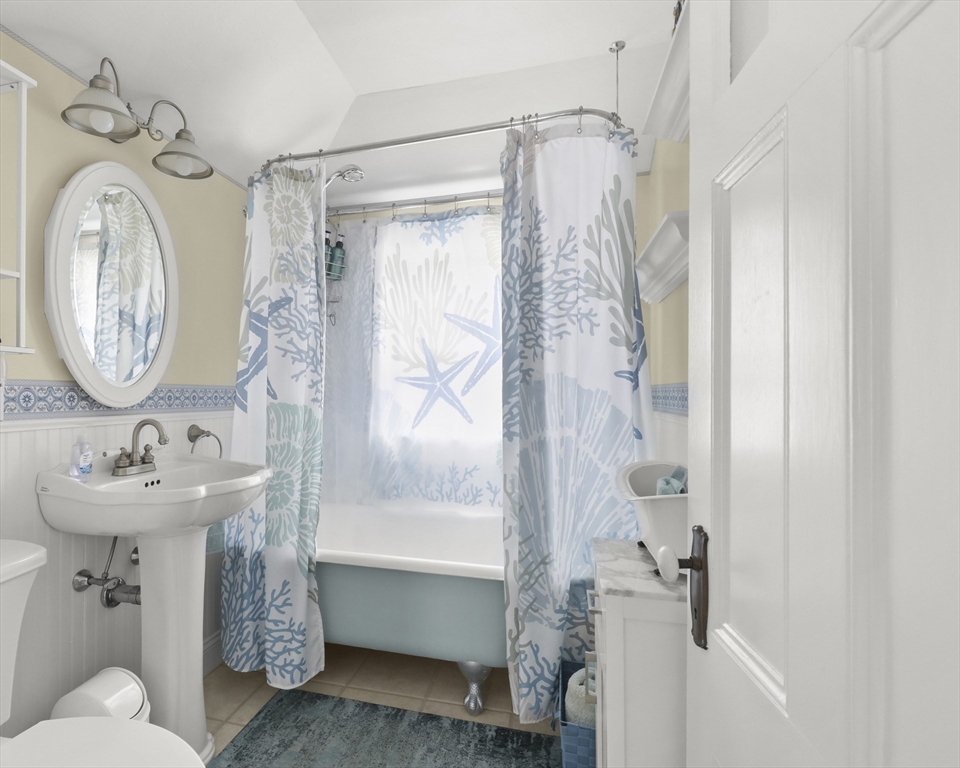 Wareham, Massachusetts, 02558, United States, 3 Bedrooms Bedrooms, ,2 BathroomsBathrooms,Residential,For Sale,1926359