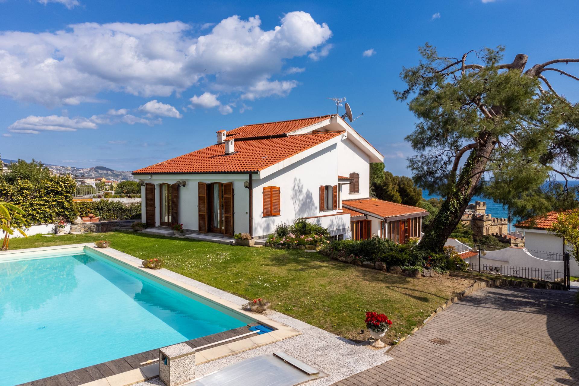 Sanremo, Imperia, 18038, IT, 4 Bedrooms Bedrooms, ,5 BathroomsBathrooms,Residential,For Sale,1796259