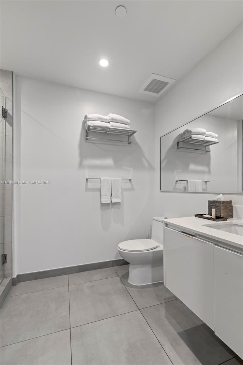 Hollywood, Florida, 33019, United States, 2 Bedrooms Bedrooms, ,1 BathroomBathrooms,Residential,For Sale,1850092