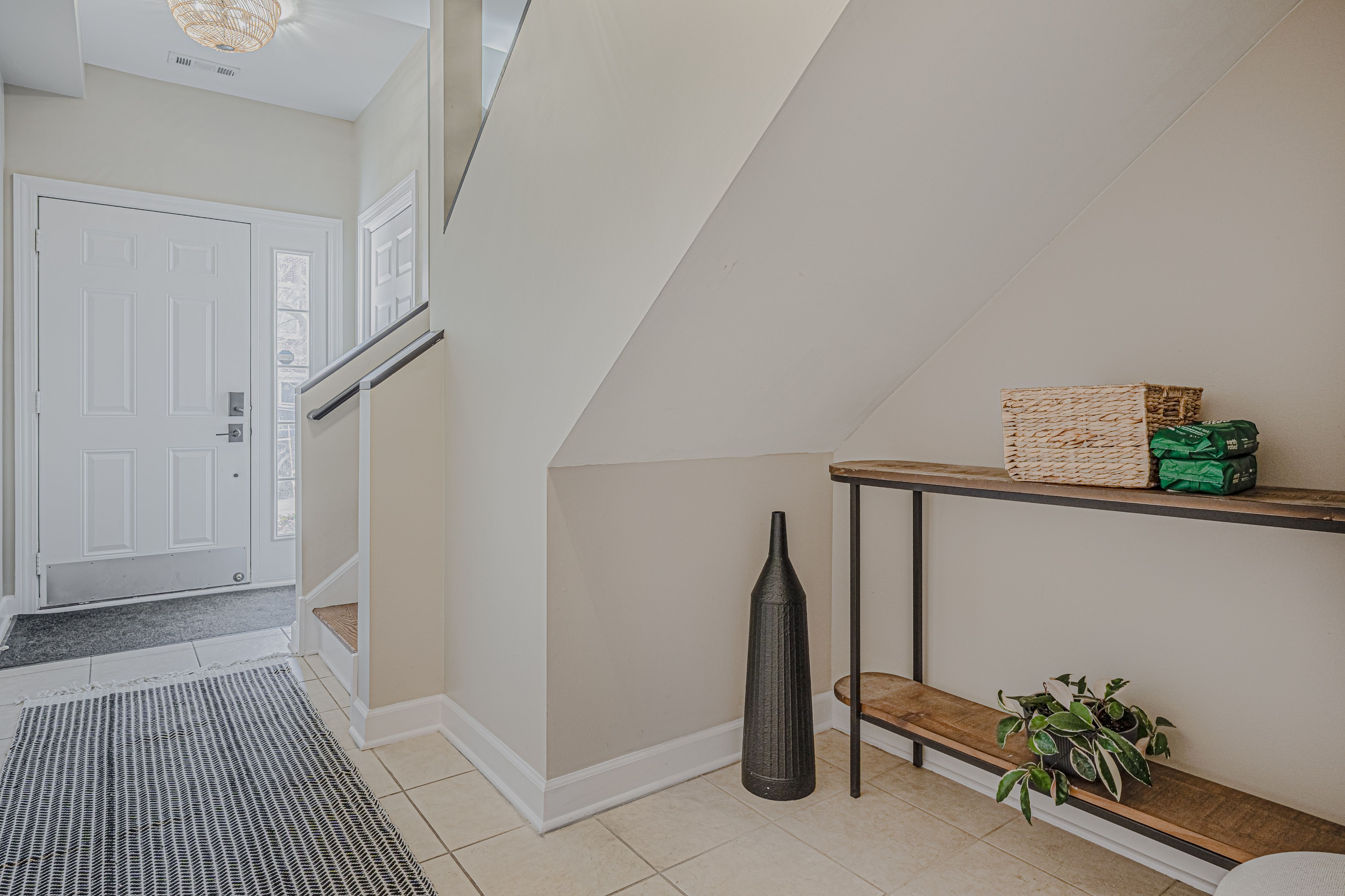 Evanston, Illinois, 60201, United States, 2 Bedrooms Bedrooms, ,4 BathroomsBathrooms,Residential,For Sale,2010396