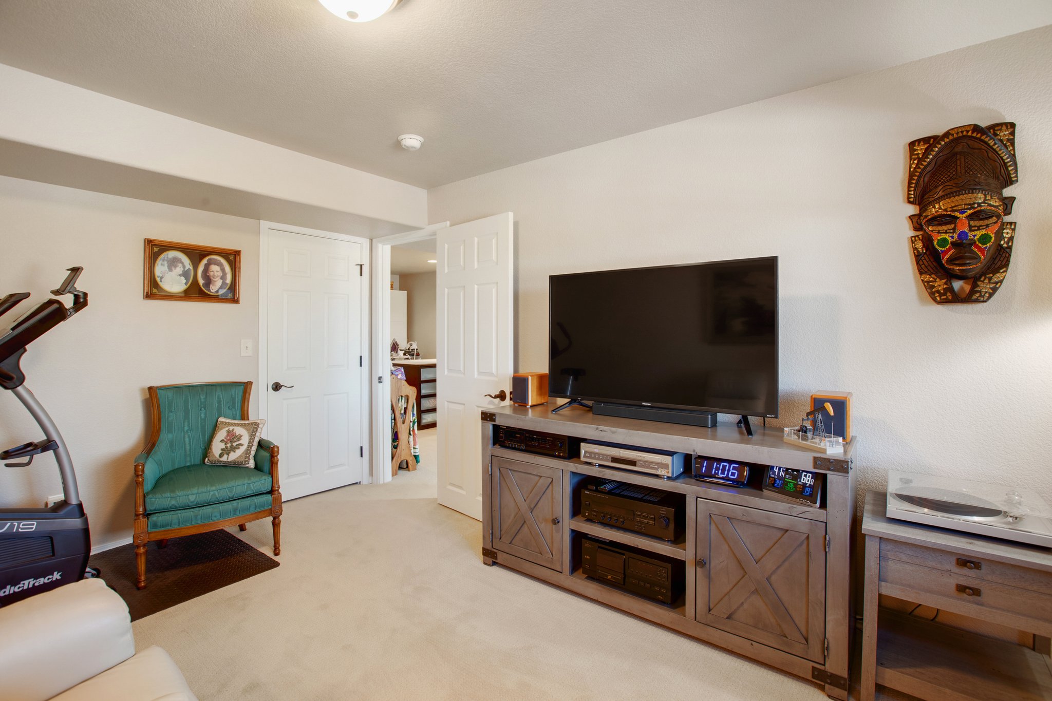 Woodland Park, Colorado, 80863, United States, 4 Bedrooms Bedrooms, ,3 BathroomsBathrooms,Residential,For Sale,1736513