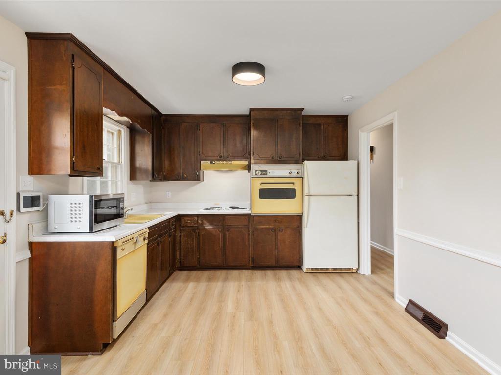 Leesburg, Virginia, 20176, United States, 6 Bedrooms Bedrooms, ,3 BathroomsBathrooms,Residential,For Sale,1979496