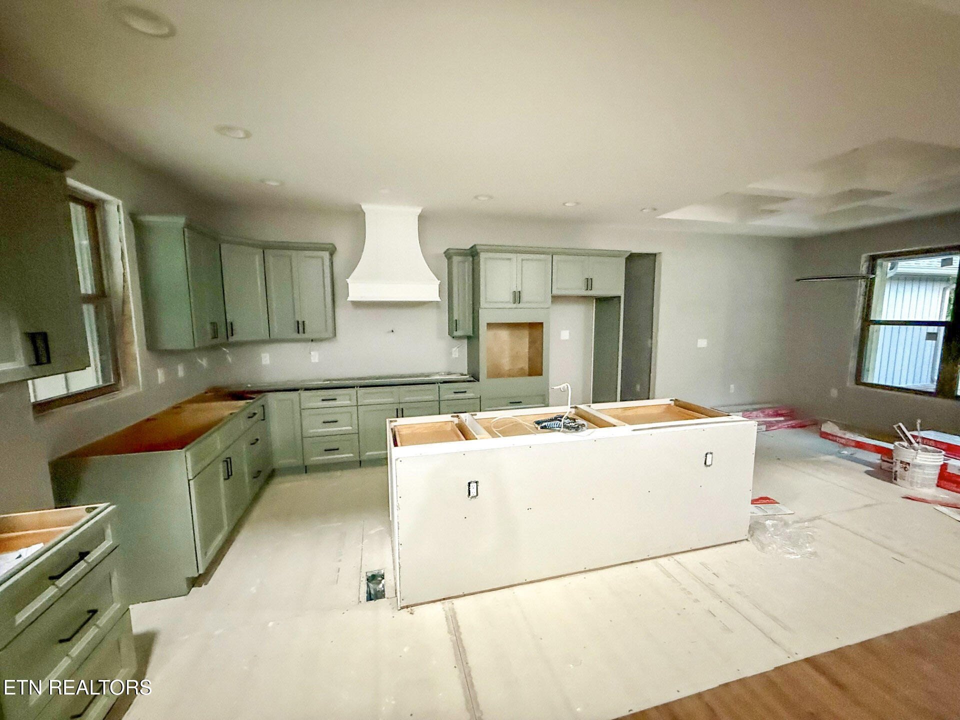 Crossville, Tennessee, 38571, United States, 3 Bedrooms Bedrooms, ,4 BathroomsBathrooms,Residential,For Sale,1981964