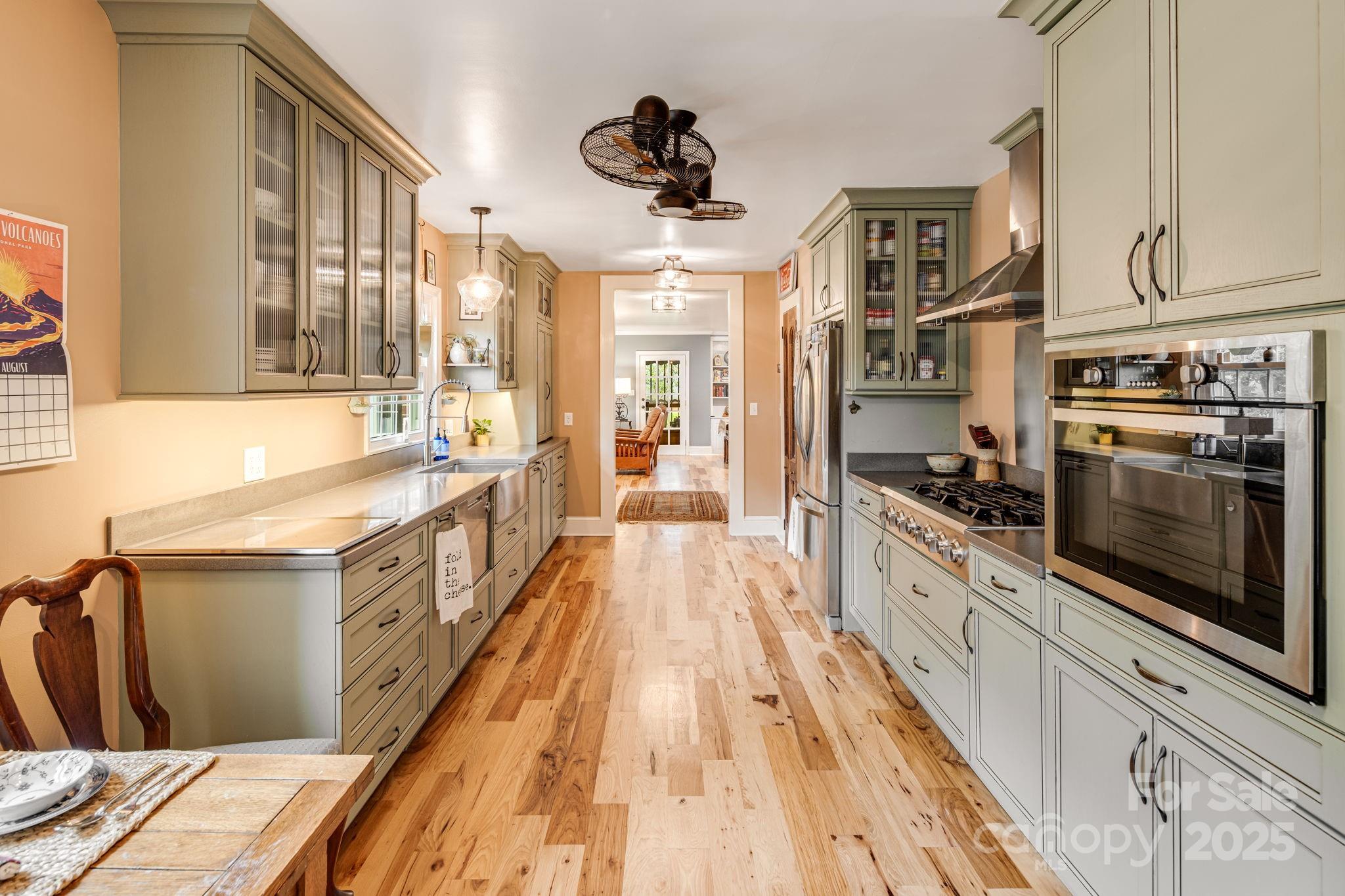 Asheville, North Carolina, 28804, United States, 3 Bedrooms Bedrooms, ,2 BathroomsBathrooms,Residential,For Sale,1916392