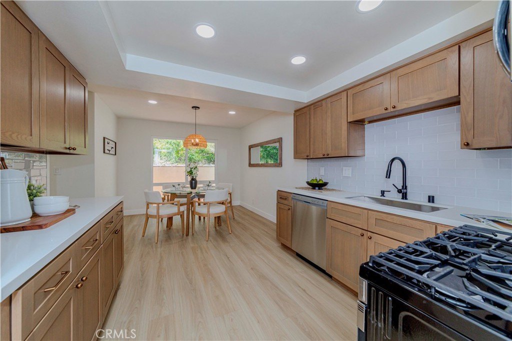 Fullerton, California, 92833, United States, 2 Bedrooms Bedrooms, ,3 BathroomsBathrooms,Residential,For Sale,1890982