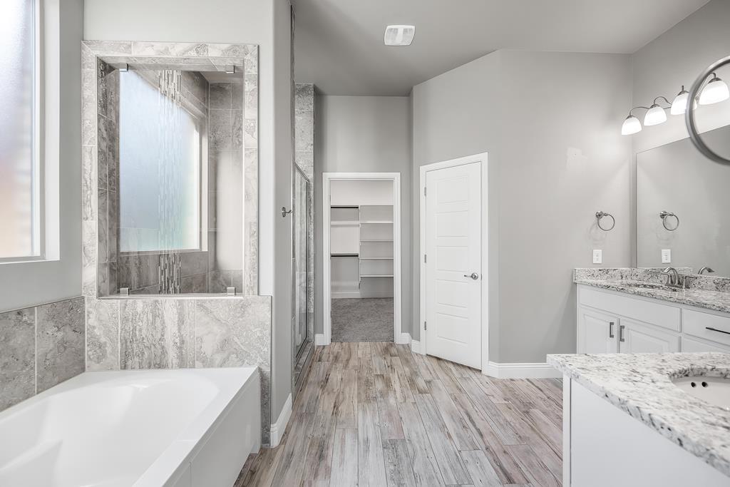 Midland, Texas, 79705, United States, 5 Bedrooms Bedrooms, ,5 BathroomsBathrooms,Residential,For Sale,1998422